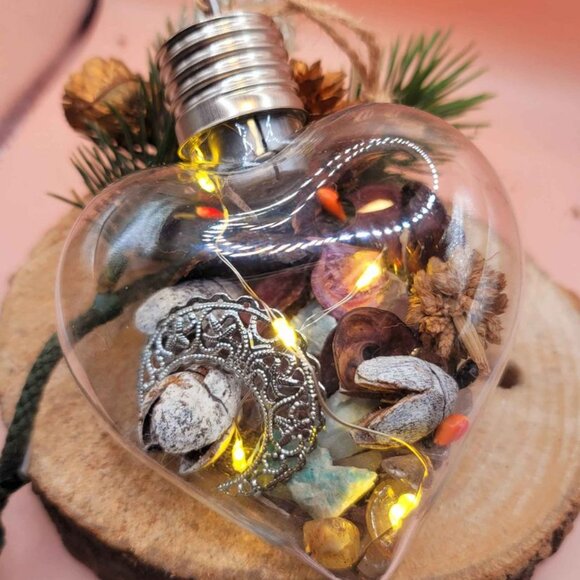 Nature Mixed Crystal Stone Filled Heart Shape Hanging Decor - Picture 10 of 10